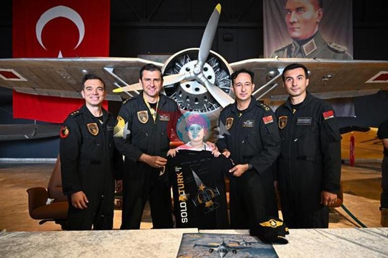 SOLOTÜRK pilotları vatandaşlarla buluştu Küçük kızın hayali, etkinliğe damga vurdu