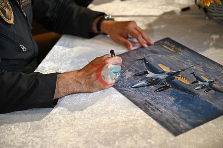 SOLOTÜRK pilotları vatandaşlarla buluştu Küçük kızın hayali, etkinliğe damga vurdu