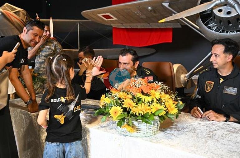 SOLOTÜRK pilotları vatandaşlarla buluştu Küçük kızın hayali, etkinliğe damga vurdu