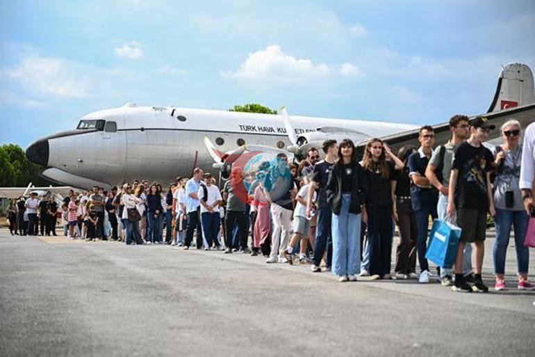 SOLOTÜRK pilotları vatandaşlarla buluştu Küçük kızın hayali, etkinliğe damga vurdu