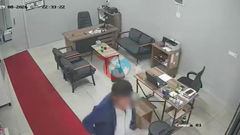 Təmir sexinə girdi, gözləri stolun üstündəki telefonu tutdu. Oğurluq anı kamerada