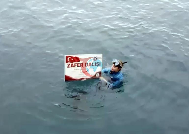 Şahika Ercümen Karamağara Körfəzində Zəfər Dalışığı etdi