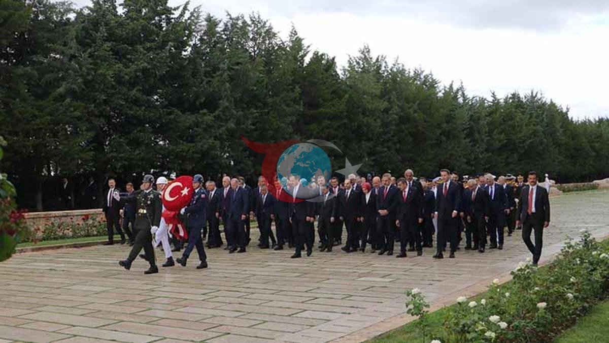 Anıtkabir'de 30 Ağustos Zafer Bayramı Töreni: Devlet Zirvesi Ata'nın Huzurunda