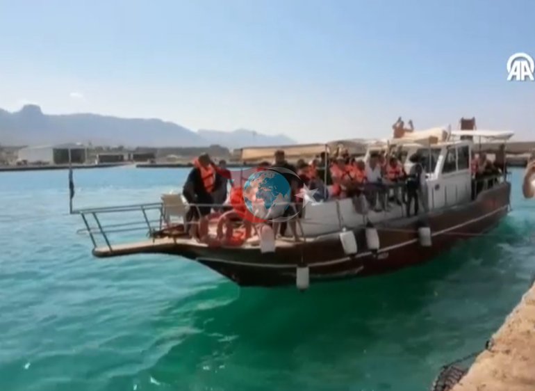 KKTCde alabora olan gemiden kurtarılanlar limana getirildi