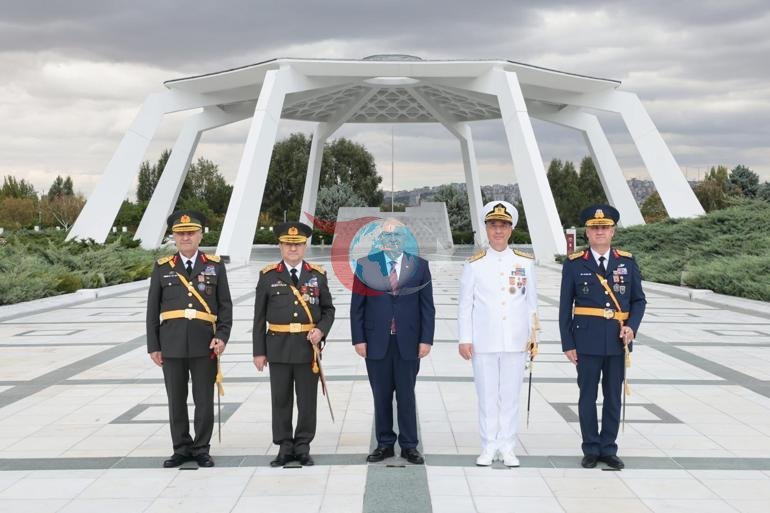 Bakan Güler, Devlet Büyükleri Anıt Mezarlığı’nı ziyaret etti