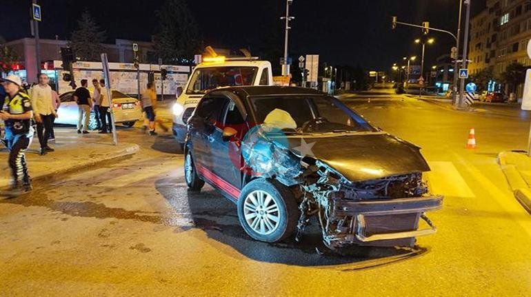 Bursada iki otomobilin çarpıştığı kazada 7 kişi yaralandı