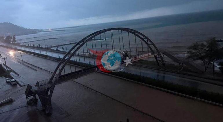 Korkutan görüntü Karadeniz sahil yolu sular altında kaldı