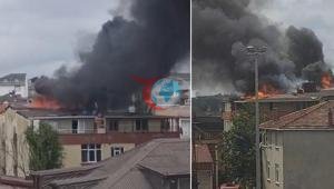 Arnavutköyde 3 katlı binanın çatısında yangın Çok sayıda itfaiye ekibi sevk edildi