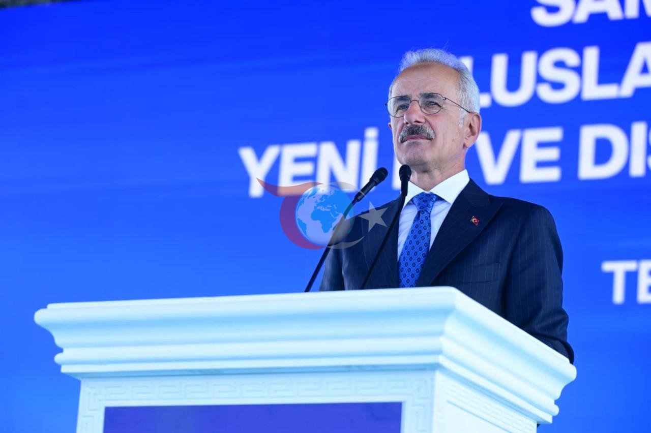 Ulaştırma ve Altyapı Bakanı Abdulkadir Uraloğlu