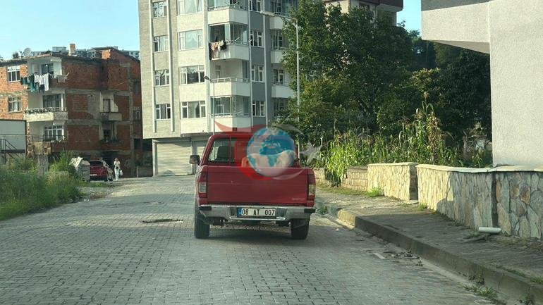 Kamyonetin kasasına çıktı, bir daha peşini bırakmadı Artvinde sıra dışı dostluk