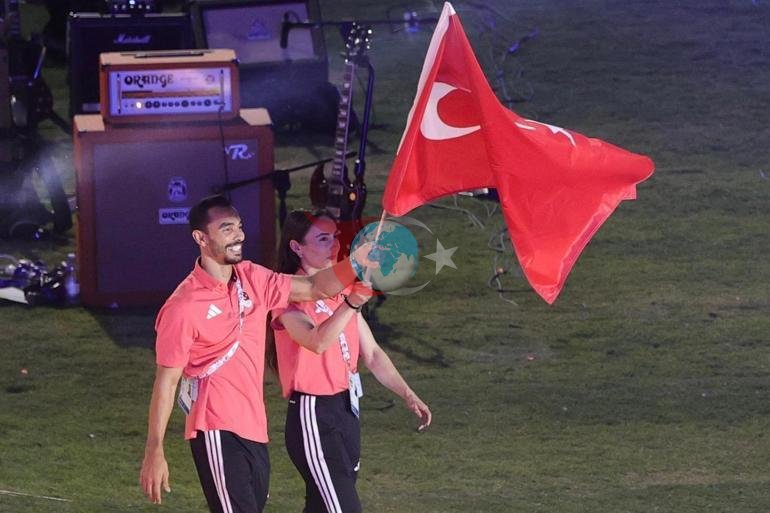 Bakan Bak: Milli sporcularımızla gurur duyuyoruz