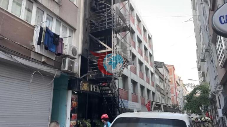 Son dakika: Bakırköyde otel yangını Ekipler müdahale ediyor