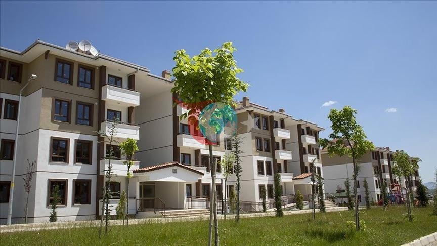 Bloklarla tikilmiş evlər