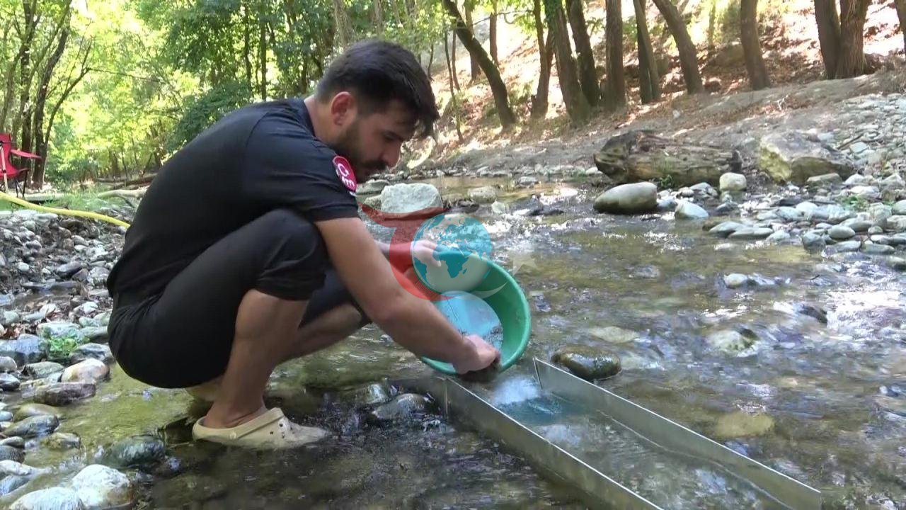 Axarda qızıl axtaran Emre Aydın adlı vətəndaş