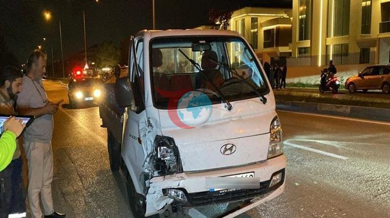 Bursada feci kaza Kamyonetle otomobil çarpıştı: 2 yaralı