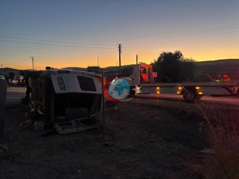 Kırıkkalede işçi servisi otomobille çarpışıp devrildi 14 yaralı