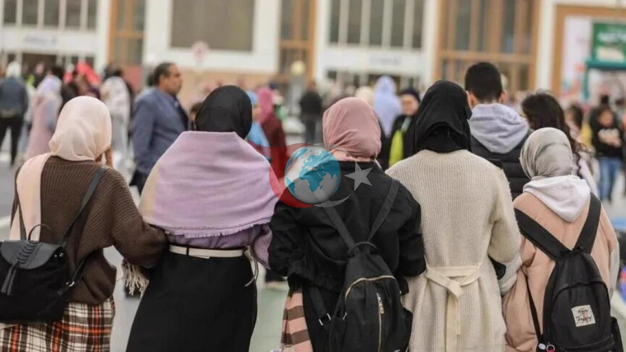 Avusturya'da Tartışmalı Başörtüsü Yasağı Yürürlükte: Anayasa Mahkemesi'ne İlk Başvuru Yapıldı