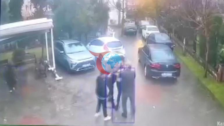 İmam ve müezzinin yardım parası kavgası Cami önünde tekme tokat birbirlerine girdiler