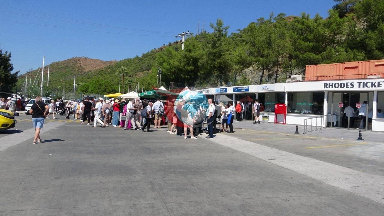 Mamaris'e inen turistler