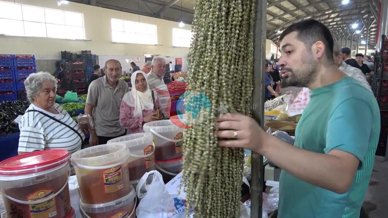Базарга жана бамия күркөсүнө келген жарандар