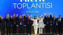 4 belediye başkanı AK Parti'ye katıldı: Rozetlerini Cumhurbaşkanı Erdoğan taktı