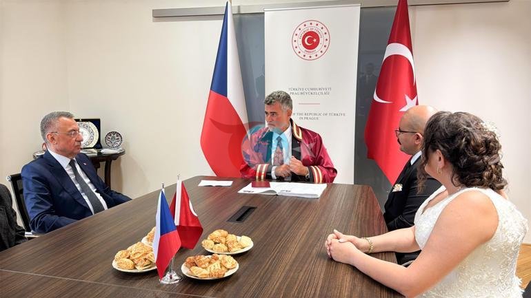 TBMM Dışişleri Komisyonu Başkanı Oktay, Pragda AFAD personelinin nikah şahidi oldu