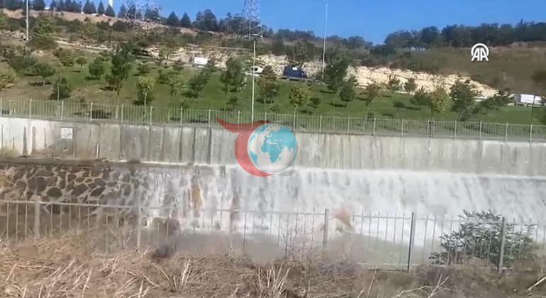 Water pipe burst in Başakşehir, Istanbul. It turned into a lake