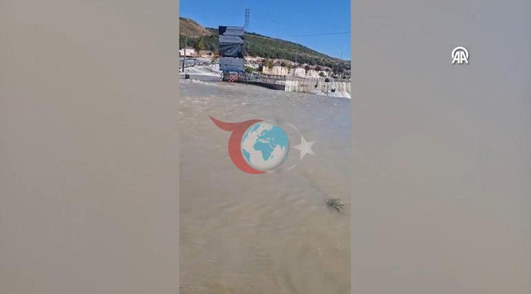 İstanbul Başakşehirdə su borusu partladı. Gölə çevrildi