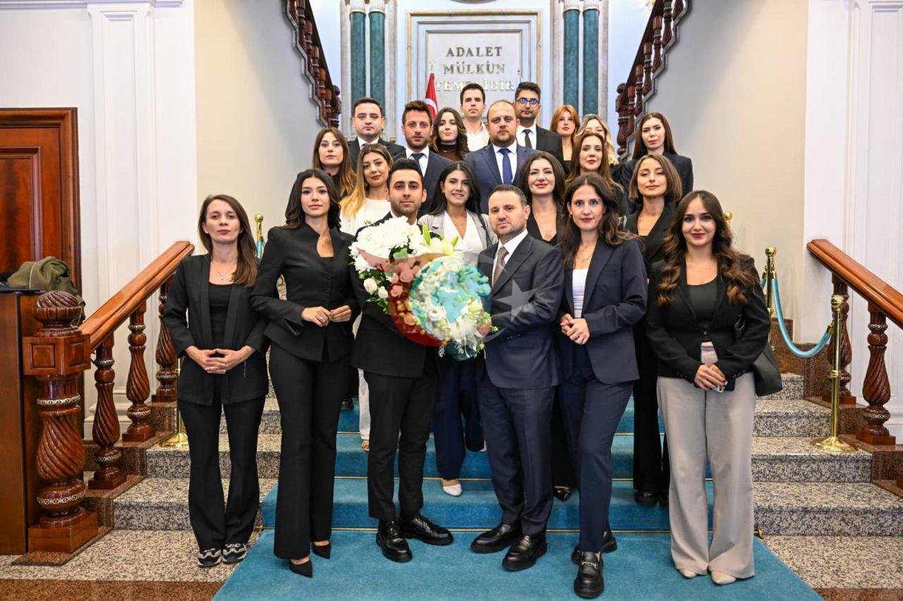 Adalet Bakanı Akın Gürlek, İstanbul'daki adliyelerde görev yapan yargı muhabirlerini Ankara'da bulunan Adalet Bakanlığında kabul etti. Bakan Gürlek, toplantıda açıklamalarda bulundu.