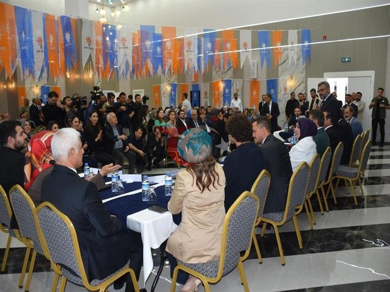 AK Partiya üzvü Zorlu: Türkiyədə sözünə və mövqeyinə hörmət edilən və güvənən bir lider var