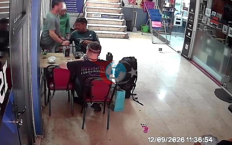 Ko'cha sotuvchisidan amaliy elektroshok ko'rgazmasi Sotish usuli dahshatli tushga aylandi