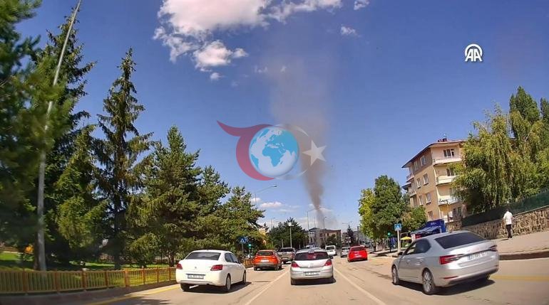 Hortum böyle geldi Araç kamerası saniye saniye görüntüledi