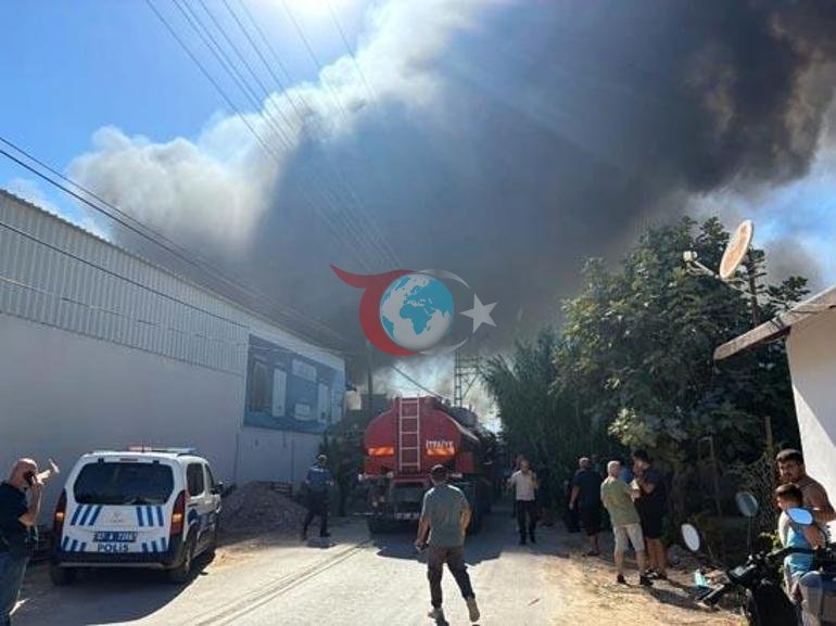 Antalyada depo yangฤฑnฤฑ รok sayฤฑda ekip sevk edildi