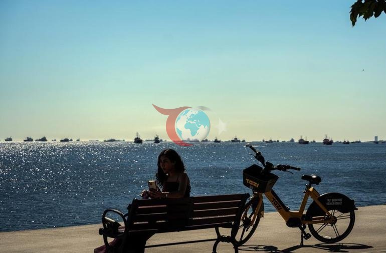 Karadeniz’e geçemeyen gemiler Marmara’ya yığıldı: Dev filo yoğunluğu