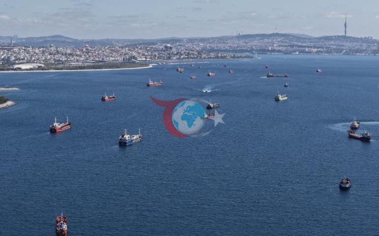 Karadeniz’e geçemeyen gemiler Marmara’ya yığıldı: Dev filo yoğunluğu
