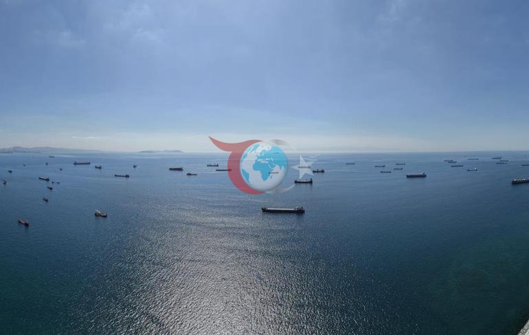 Karadeniz’e geçemeyen gemiler Marmara’ya yığıldı: Dev filo yoğunluğu