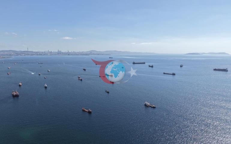 Karadeniz’e geçemeyen gemiler Marmara’ya yığıldı: Dev filo yoğunluğu