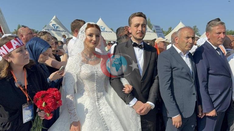 Prezident Ərdoğan gənc cütlüyü avtobusuna dəvət etdi