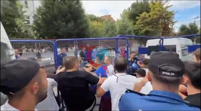 Zonguldak Kömürspor - Karabük İdman Yurdu maçında taraftarlar arasında arbede