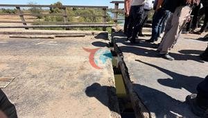 İki ilçeyi bağlayan köprüde 20 santimlik açıklık oluştu Geçiş yasaklandı