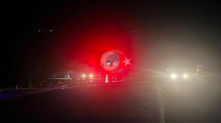 Alkollü TIR sürücüsü ters şeride girdi, motosiklete çarptı: 2 ölü, 1 yaralı