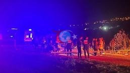 Alkollü TIR sürücüsü ters şeride girdi, motosiklete çarptı: 2 ölü, 1 yaralı
