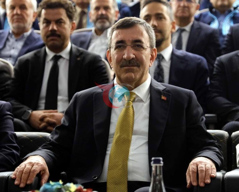 Jevdet Yilmaz: Ijtimoiy media aslida bizni jamiyatdan ajratib turadigan va sinflardan ajratuvchi vositadir. height=