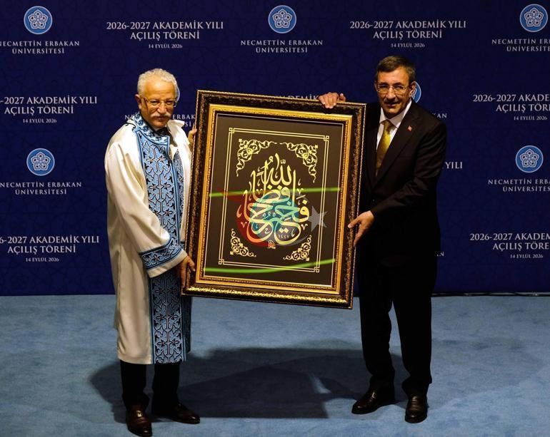 Jevdet Yilmaz: Ijtimoiy media aslida bizni jamiyatdan ajratib turadigan va sinflardan ajratuvchi vositadir. height=