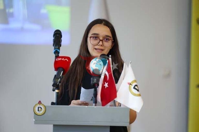 Türkiyənin ilk liseyi süni intellekt bölməsi olan Dəmirören Media Liseyində birinci sinif zəngi çalındı.