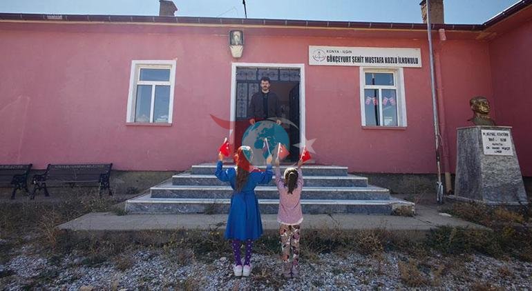 Досум мектепке бир окуучу менен келди. Окуучулардын саны 2ге көбөйдү