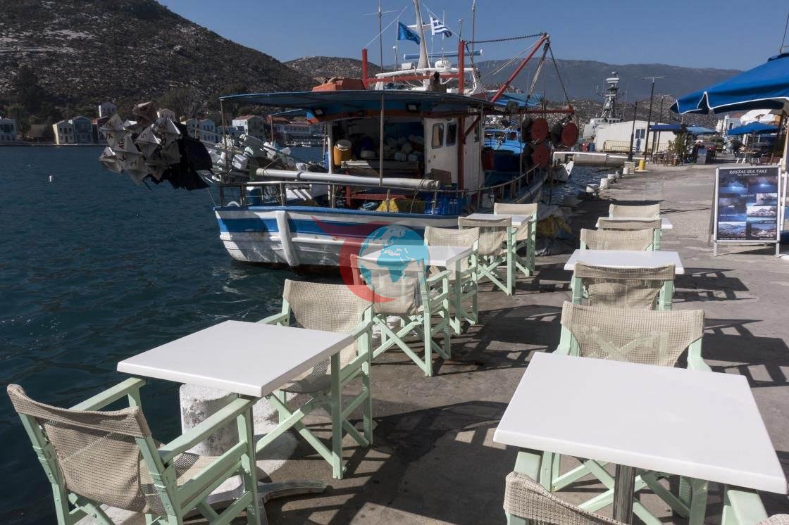 Meys orolidagi qayiq va restoran