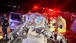 Manisa Kulada feci kaza Kamyonet tıra arkadan çarptı: Ölü ve yaralılar var