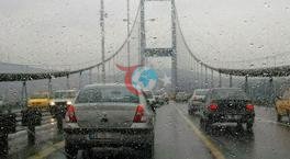 Istanbulda yomg'ir yog'a boshladi: transport zichligi 83 foizga yetdi