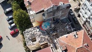 Fatih’te kentsel dönüşüm yıkımında facia Kepçe merdiven boşluğuna düştü